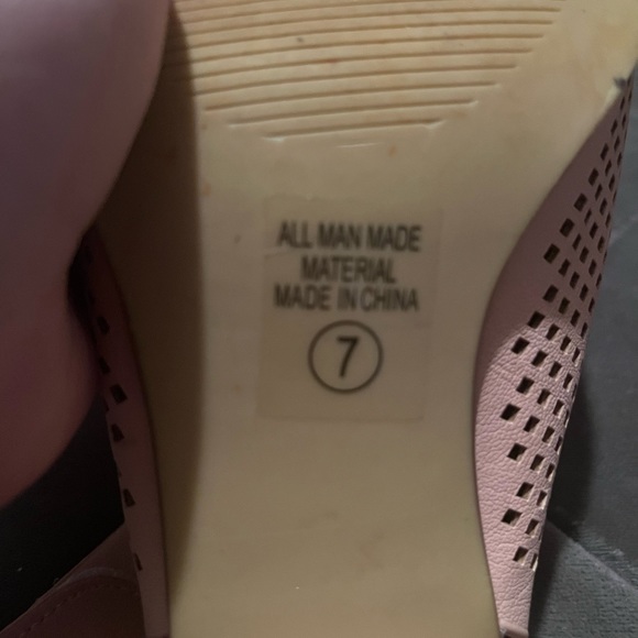 Pink open toe heeled booties 🤍 - Picture 3 of 3